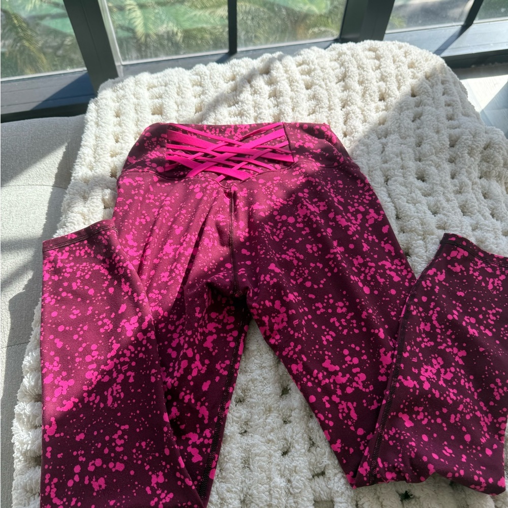 Fabletics Women's Pink Splatter Leggings